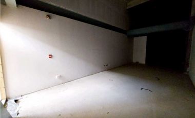 ALQUILER LOCAL EN PLAZA, CONEXION AL METRO, BUSES Y TAXIS