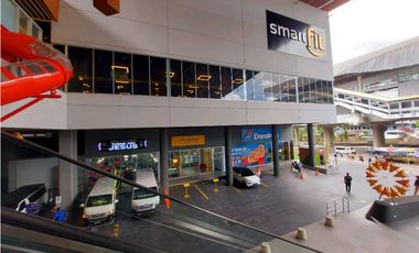 ALQUILER LOCAL EN PLAZA, CONEXION AL METRO, BUSES Y TAXIS