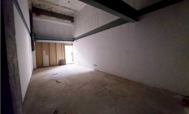 ALQUILER LOCAL EN PLAZA, CONEXION AL METRO, BUSES Y TAXIS