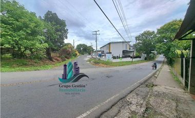 VENDO.CASA COMERCIAL VIA COLEGIO.FOX FRENTE PLAZA COMERCIAL