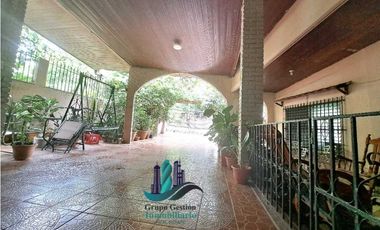 VENDO.CASA COMERCIAL VIA COLEGIO.FOX FRENTE PLAZA COMERCIAL