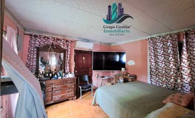 VENDO.CASA COMERCIAL VIA COLEGIO.FOX FRENTE PLAZA COMERCIAL