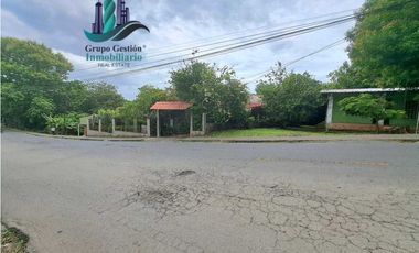 VENDO.CASA COMERCIAL VIA COLEGIO.FOX FRENTE PLAZA COMERCIAL