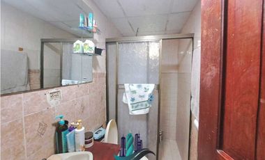 VENDO.CASA COMERCIAL VIA COLEGIO.FOX FRENTE PLAZA COMERCIAL