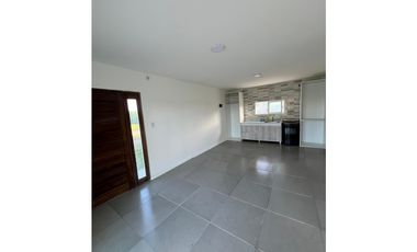 CASA A ESTRENAR BARRIO FRENTE MAR