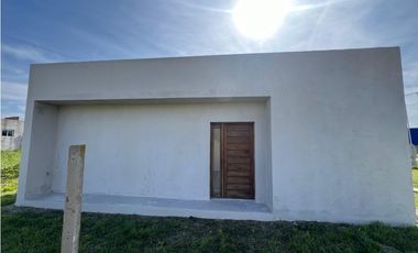 CASA A ESTRENAR BARRIO FRENTE MAR