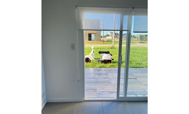 CASA A ESTRENAR BARRIO FRENTE MAR