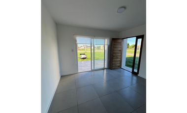 CASA A ESTRENAR BARRIO FRENTE MAR