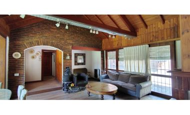 Chalet zona Iglesia. 3 dorm + dependencia. A 350 mts del mar