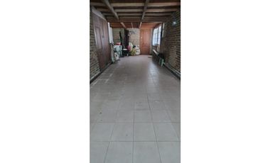 Chalet zona Iglesia. 3 dorm + dependencia. A 350 mts del mar