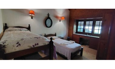 Chalet zona Iglesia. 3 dorm + dependencia. A 350 mts del mar