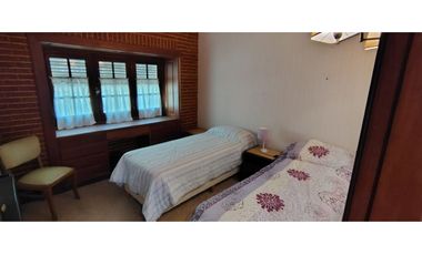 Chalet zona Iglesia. 3 dorm + dependencia. A 350 mts del mar