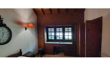 Chalet zona Iglesia. 3 dorm + dependencia. A 350 mts del mar