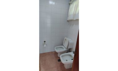 Chalet zona Iglesia. 3 dorm + dependencia. A 350 mts del mar