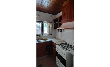 Chalet zona Iglesia. 3 dorm + dependencia. A 350 mts del mar