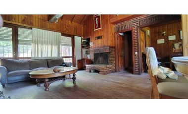 Chalet zona Iglesia. 3 dorm + dependencia. A 350 mts del mar