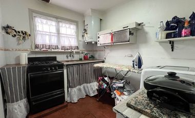 VENTA CASA 4 AMBIENTES GARAGE