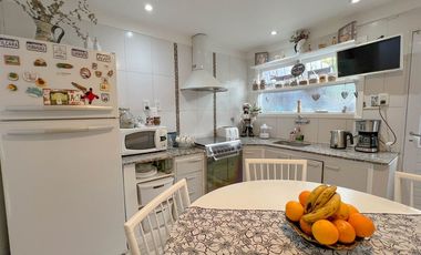 VENTA CASA 4 AMBIENTES GARAGE