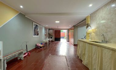 VENTA CASA 4 AMBIENTES GARAGE