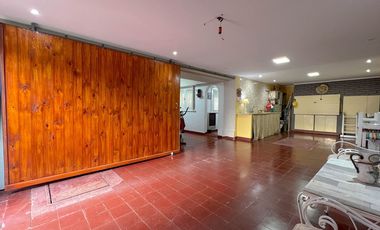 VENTA CASA 4 AMBIENTES GARAGE