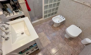 VENTA CASA 4 AMBIENTES GARAGE