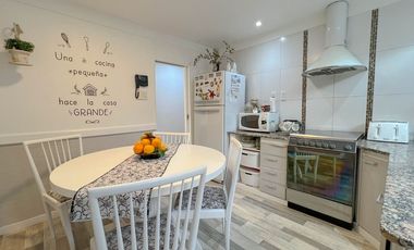 VENTA CASA 4 AMBIENTES GARAGE