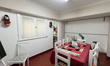 VENTA CASA 4 AMBIENTES GARAGE