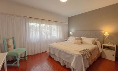 VENTA CASA 4 AMBIENTES GARAGE