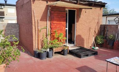 VENTA CASA 4 AMB-EXCELENTE UBICACION-JOSE L SUAREZ