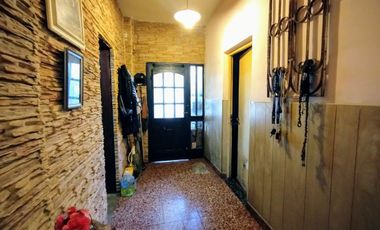 VENTA CASA 4 AMB-EXCELENTE UBICACION-JOSE L SUAREZ