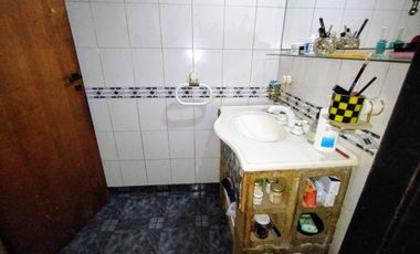 VENTA CASA 4 AMB-EXCELENTE UBICACION-JOSE L SUAREZ