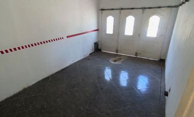 VENTA CASA 5 AMBIENTES CON COCHERA Y PATIO