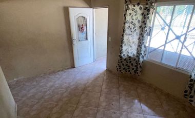 VENTA CASA 5 AMBIENTES CON COCHERA Y PATIO