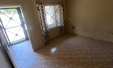 VENTA CASA 5 AMBIENTES CON COCHERA Y PATIO