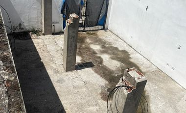 VENTA CASA 5 AMBIENTES CON COCHERA Y PATIO