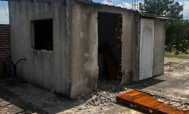 VENTA CASA 5 AMBIENTES CON COCHERA Y PATIO