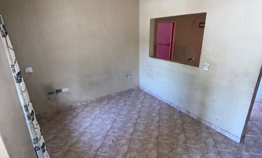 VENTA CASA 5 AMBIENTES CON COCHERA Y PATIO
