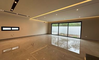 CASA EN VENTA EN LOS CRISTALES CARRETERA NACIONAL MONTERREY