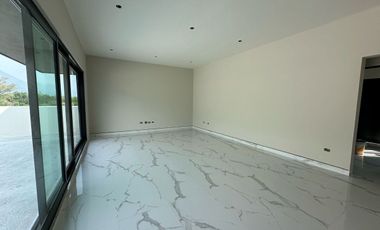 CASA EN VENTA EN LOS CRISTALES CARRETERA NACIONAL MONTERREY