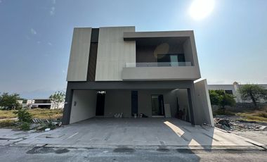 CASA EN VENTA EN LOS CRISTALES CARRETERA NACIONAL MONTERREY