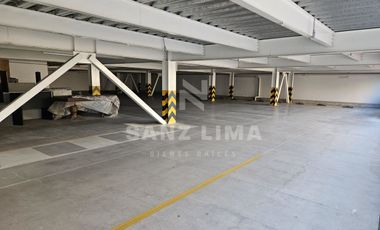 Centro: Estacionamiento en renta de 3 niveles con elevador