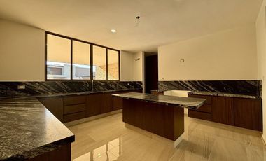 CASA VENTA MÉRIDA, 4 HABITS, ALBERCA, PRIV. PARQUE NATURA CHOLUL, CIRUELA 213.
