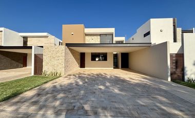 CASA VENTA MÉRIDA, 4 HABITS, ALBERCA, PRIV. PARQUE NATURA CHOLUL, CIRUELA 213.