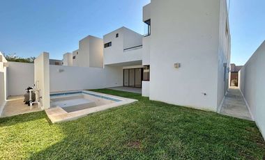 CASA VENTA MÉRIDA, 4 HABITS, ALBERCA, PRIV. PARQUE NATURA CHOLUL, CIRUELA 213.
