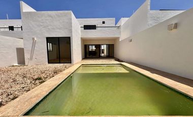 CASA VENTA MÉRIDA, PRIVADA TAMORA, AMENIDADES, 10% ENGANCHE, 3 HABITS Y ALBERCA