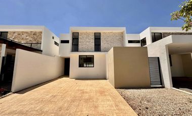 CASA VENTA MÉRIDA, PRIVADA TAMORA, AMENIDADES, 10% ENGANCHE, 3 HABITS Y ALBERCA