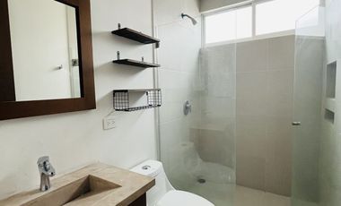 CASA EN RENTA EN ESQUINA CON RECÁMARA EN PLANTA BAJA LOMAS DE ANGELÓPOLIS