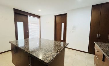CASA EN RENTA EN ESQUINA CON RECÁMARA EN PLANTA BAJA LOMAS DE ANGELÓPOLIS