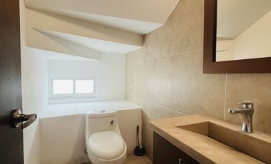 CASA EN RENTA EN ESQUINA CON RECÁMARA EN PLANTA BAJA LOMAS DE ANGELÓPOLIS