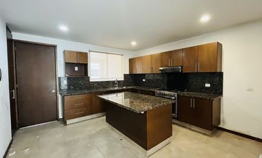 CASA EN RENTA EN ESQUINA CON RECÁMARA EN PLANTA BAJA LOMAS DE ANGELÓPOLIS